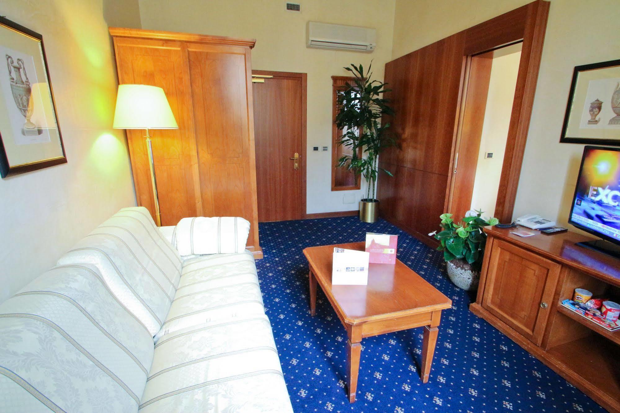 Una Hotels Empire Roma Екстериор снимка