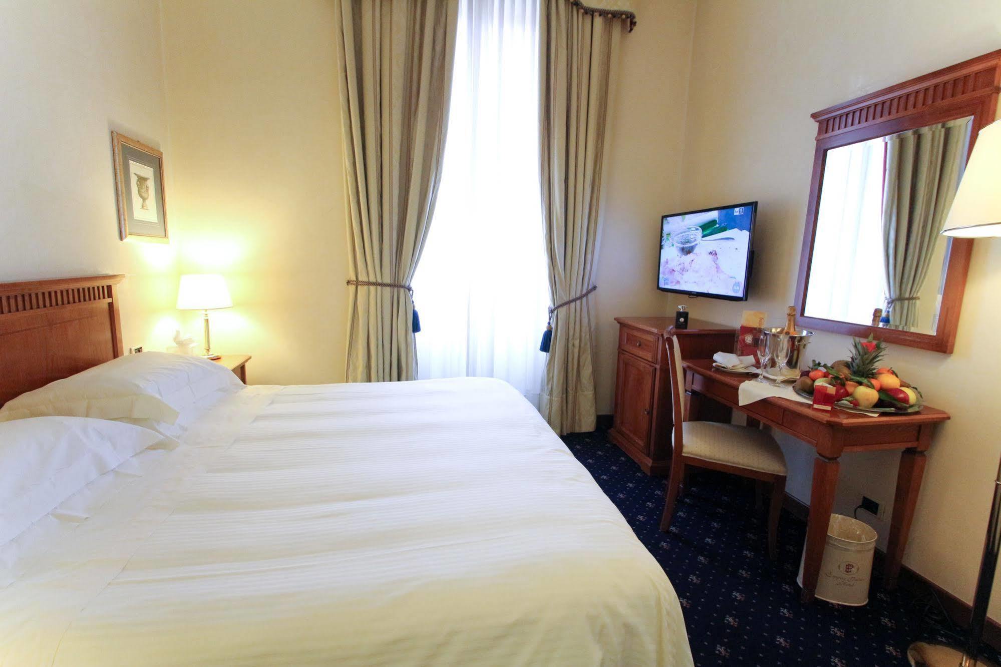 Una Hotels Empire Roma Екстериор снимка
